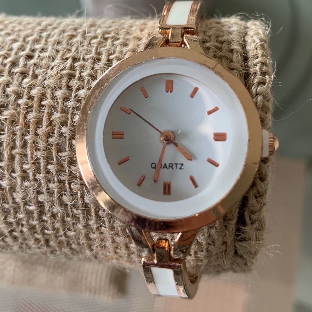 Chic Cuff Bangle Wrist Watch Gold Minimalist - Picture 3 of 4